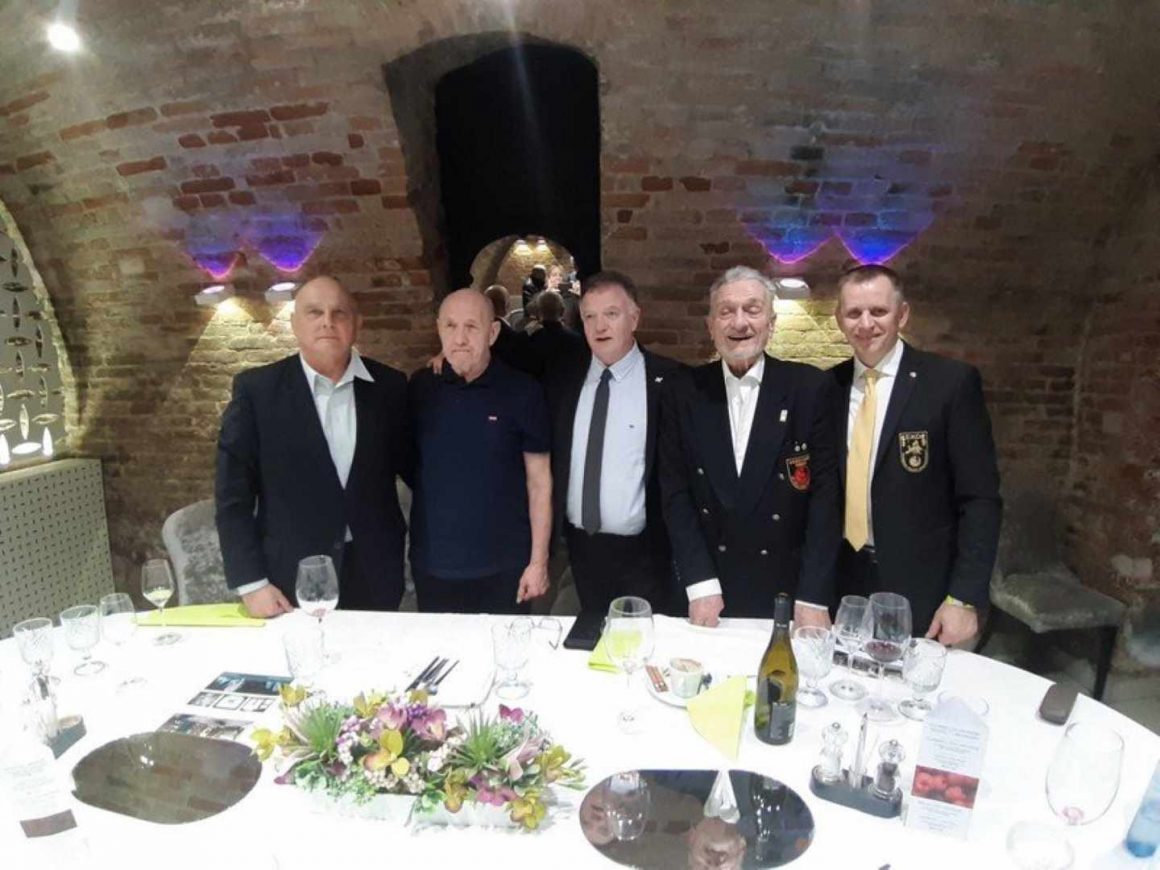 Shihan Milan na proslavi 50 godina kyokushina u Mađarskoj Shihan Milan na proslavi 50 godina kyokushina u Mađarskoj